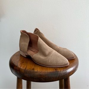 RARE Free People Royale Flat in Taupe Suede